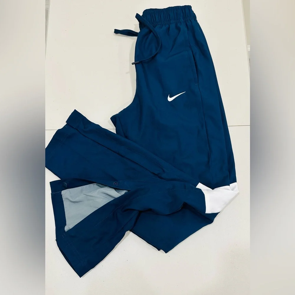 Nike Dri Fit Pants‎ Men's Size S Blue/White lined At The Bottom On The Button